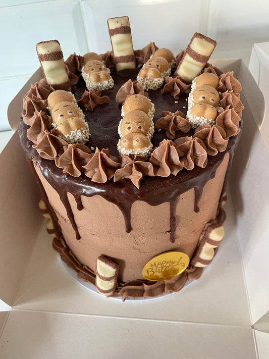 Kinder bueno hippo drip cake