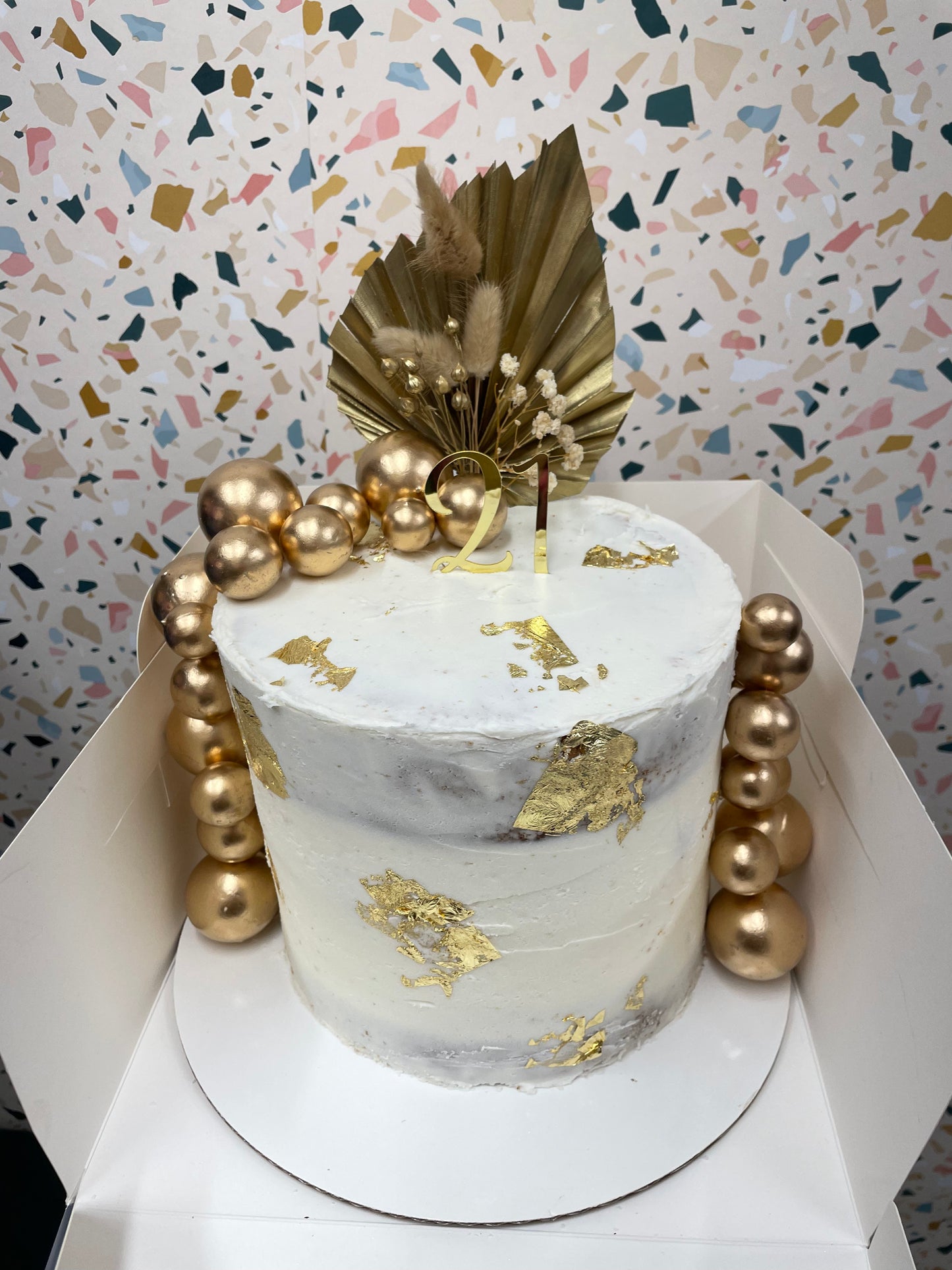 Gold bauble cake